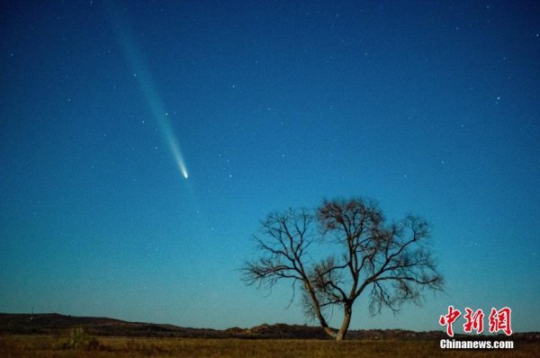 “紫金山—阿特拉斯”彗星惊艳浑善达克沙地夜空